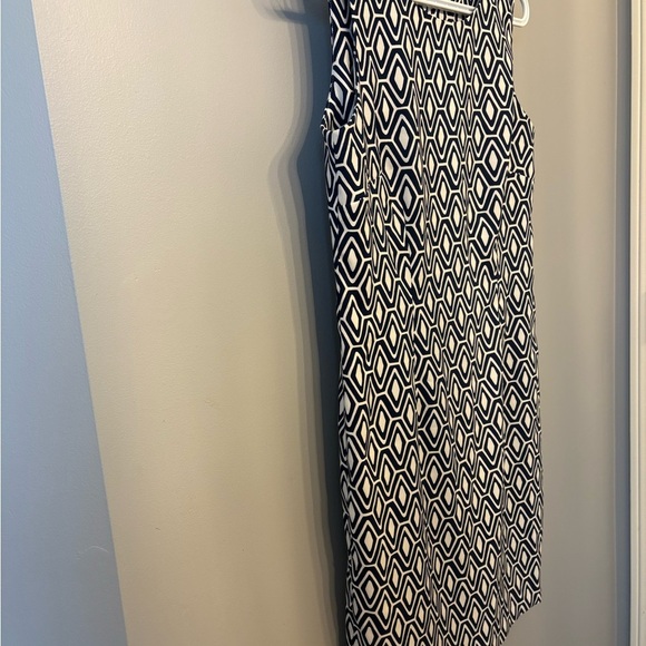 Mario Serrani White and Blue Sheath Dress Sleeveless Crew Neck size 8 - Picture 4 of 9